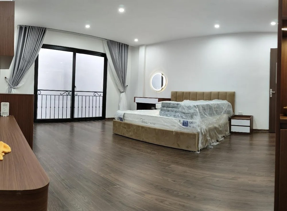 Bán Nhà Đội Cấn 39m2 7 tầng. mặt tiền 4.8m. giá 12 Tỷ Ba Đình Hà Nội 