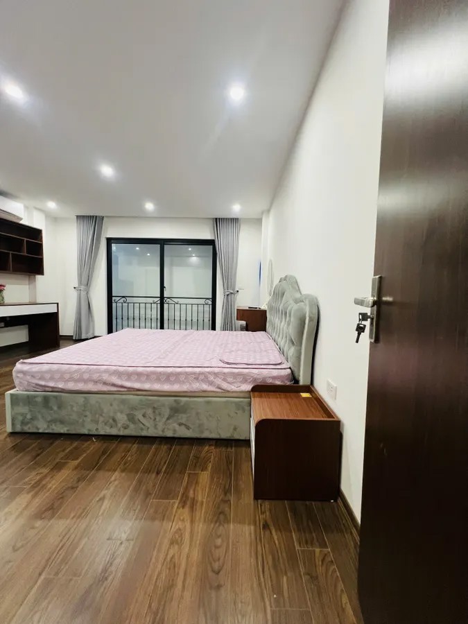 Bán Nhà Đội Cấn 39m2 7 tầng. mặt tiền 4.8m. giá 12 Tỷ Ba Đình Hà Nội 