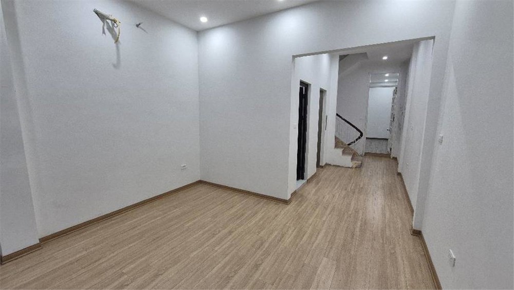 Nhà mặt đường Liên Mạc, 40m2, 5 tầng, ô tô tránh, giá 6,5 tỷ