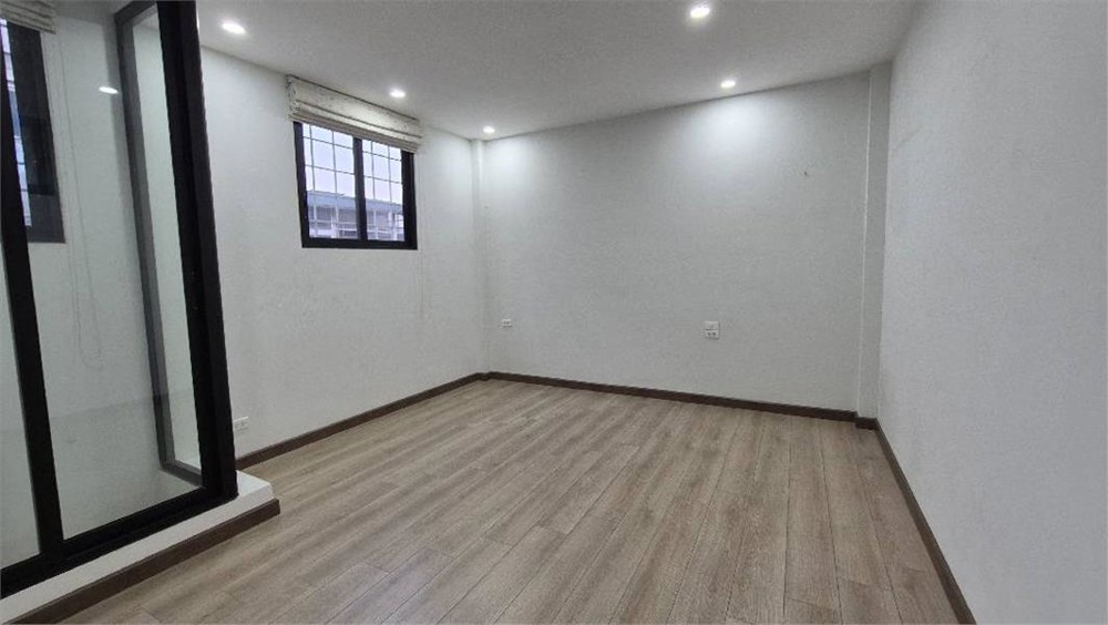 Bán nhà phố Đại Cát, 42m2, 5 tầng, ô tô tránh, gần Tây Thăng Long, giá 6,8 tỷ