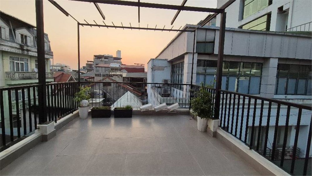 Bán nhà phố Đại Cát, 42m2, 5 tầng, ô tô tránh, gần Tây Thăng Long, giá 6,8 tỷ