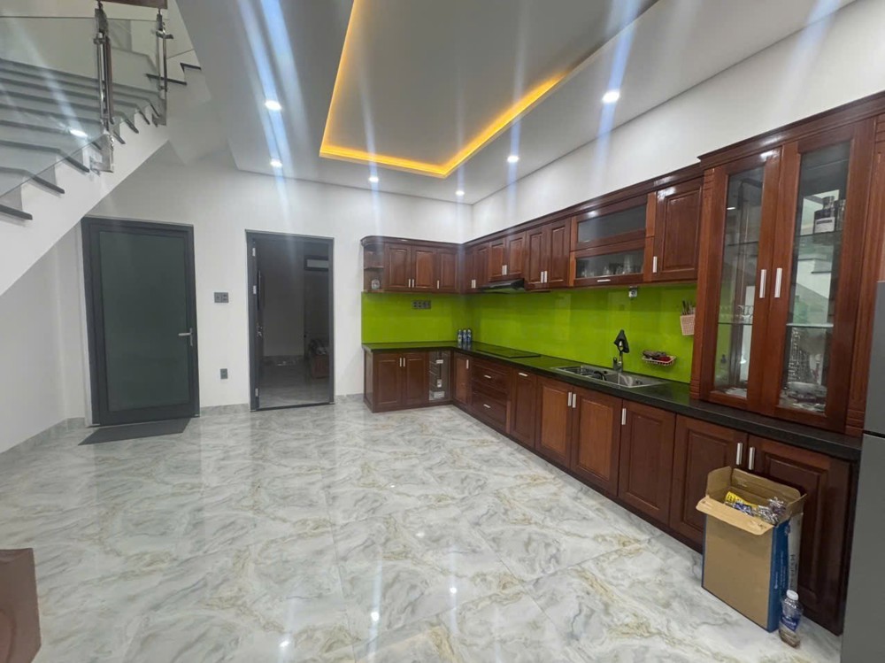 Bán nhà phố Mỹ An 21, nhà mới 3 tầng, 100m², gần biển Mỹ Khê, vào ở ngay