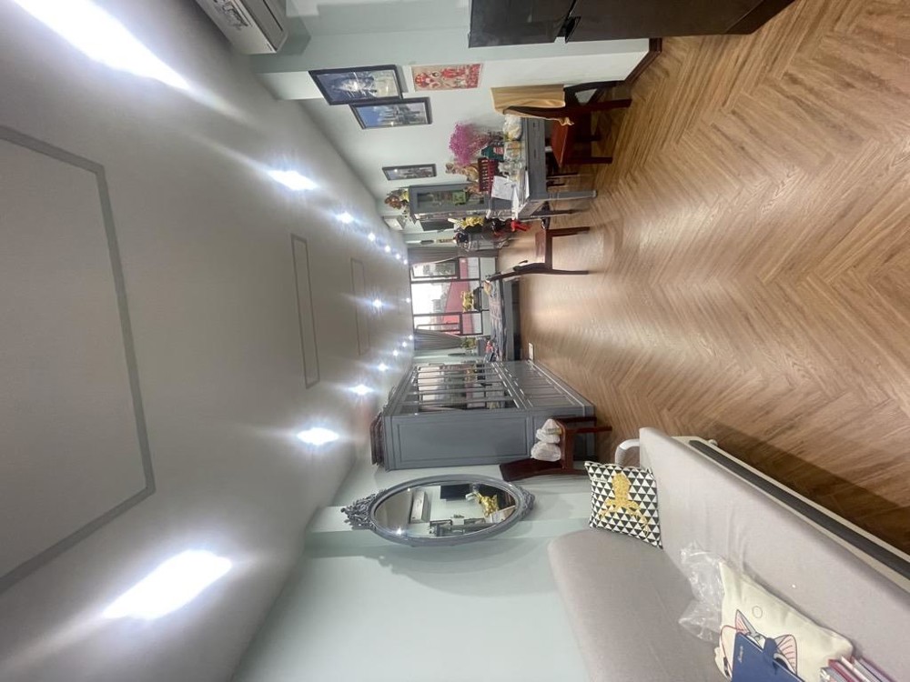 Nhà mặt đường Tân Phong, 40m2, 5 tầng, ô tô tránh, gần UBND Thượng Cát
