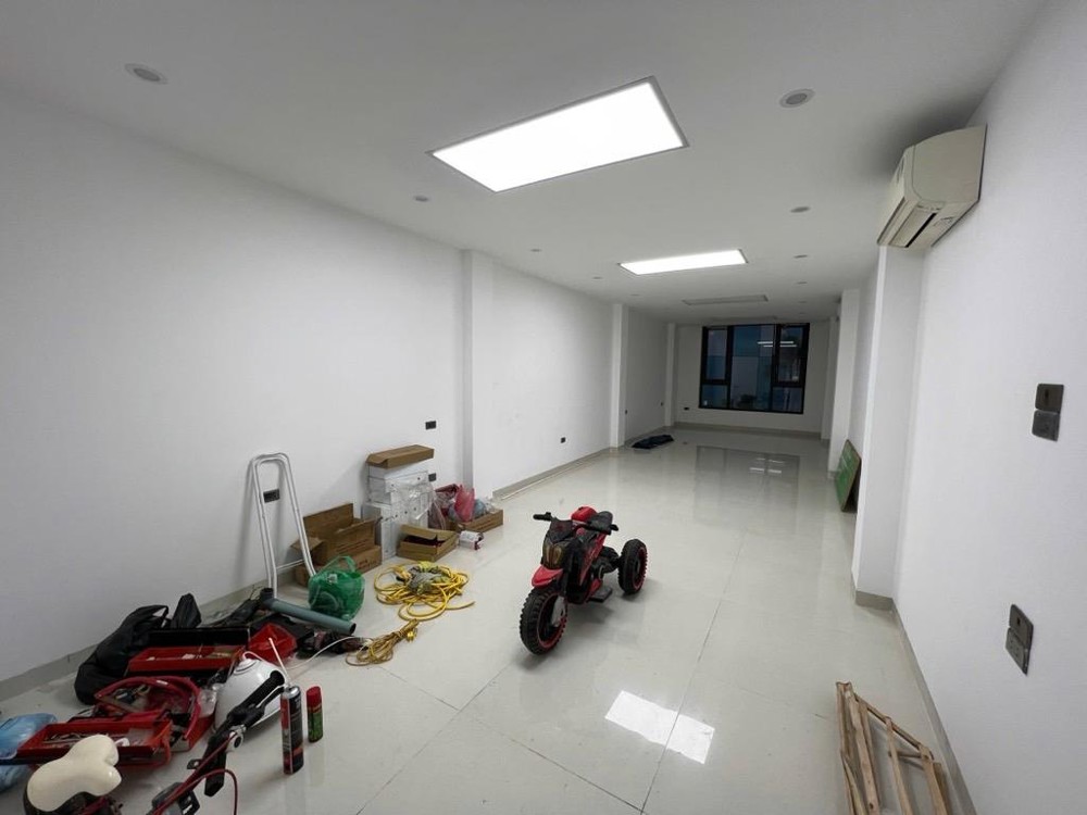 Nhà mặt đường Tân Phong, 40m2, 5 tầng, ô tô tránh, gần UBND Thượng Cát