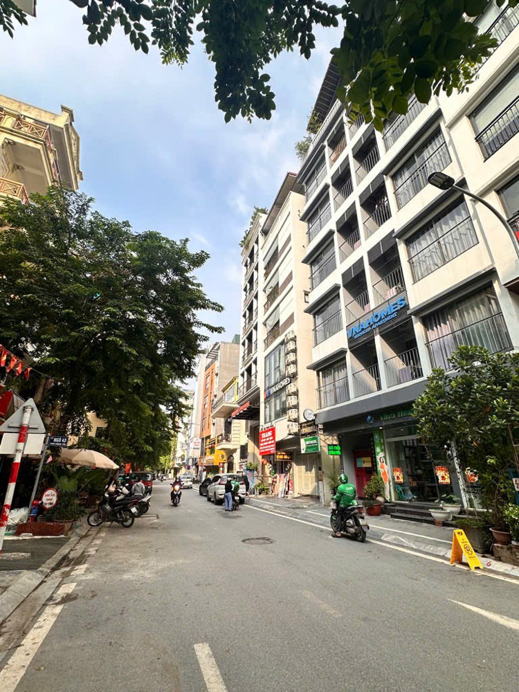 Bán Nhà Võng Thị , 46m , 7 tầng, vị trí đẹp, nhà đẹp ở ngay, gần ô tô, Full nội thất!