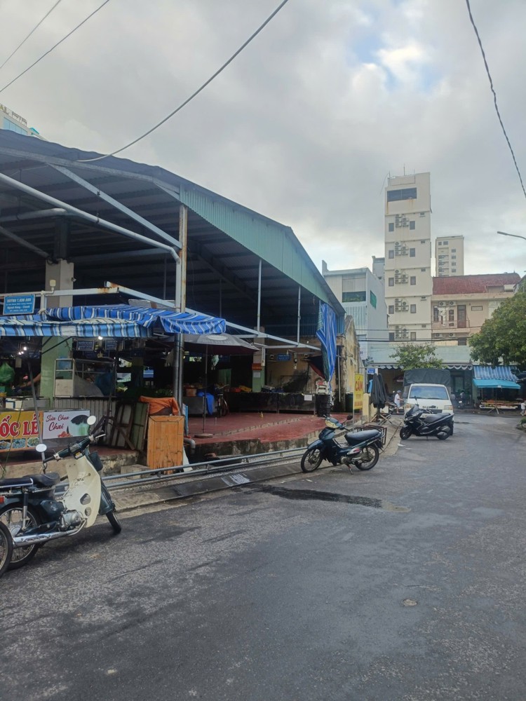 Mặt tiền kinh doanh đỉnh đối diện chợ Sơn Trà, 119m², cách biển Mỹ Khê 300m