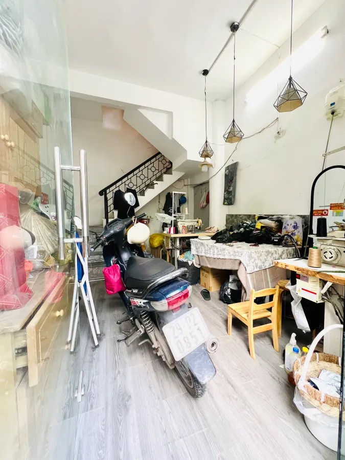 Bán Nhà Vũ Ngọc Phan 18m2. 5 tầng. mặt tiền 3.4m. giá 4.8 tỷ Đống Đa Hà