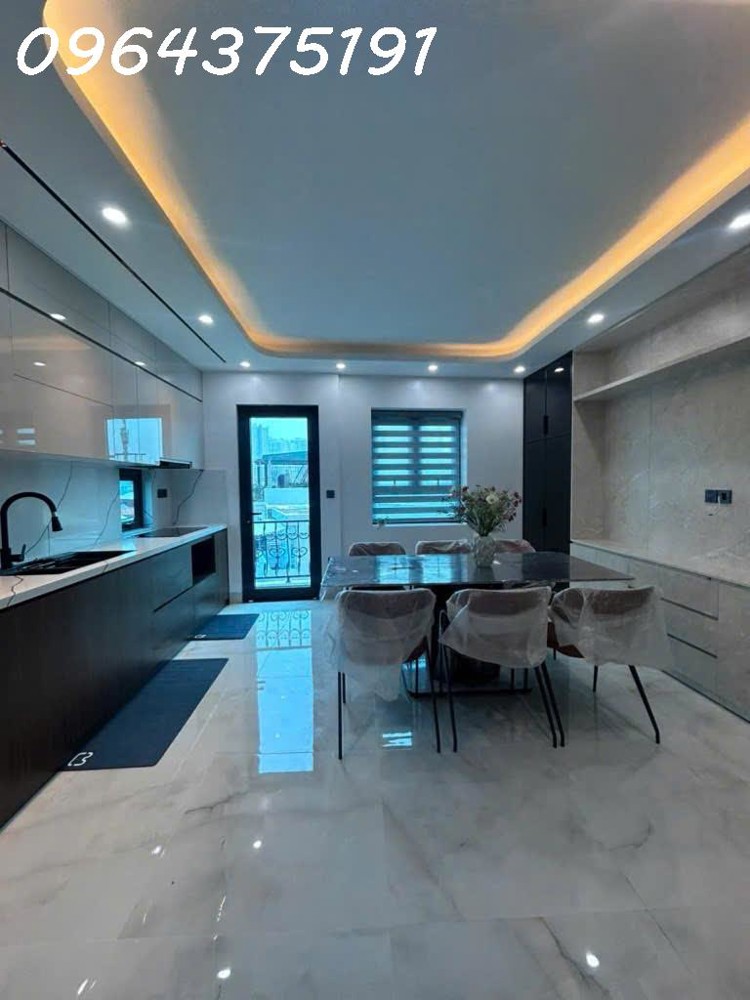 BÁN GẤP Bán nhà Vũ Xuân Thiều - 38m2 - 6 tầng - xây mới - gần ô tô tránh nhú 7 tỷ