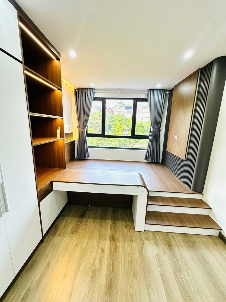 Bán nhà Lạc Long Quân 41m Ô tô vào nhà view hồ kinh doanh Giá ngon