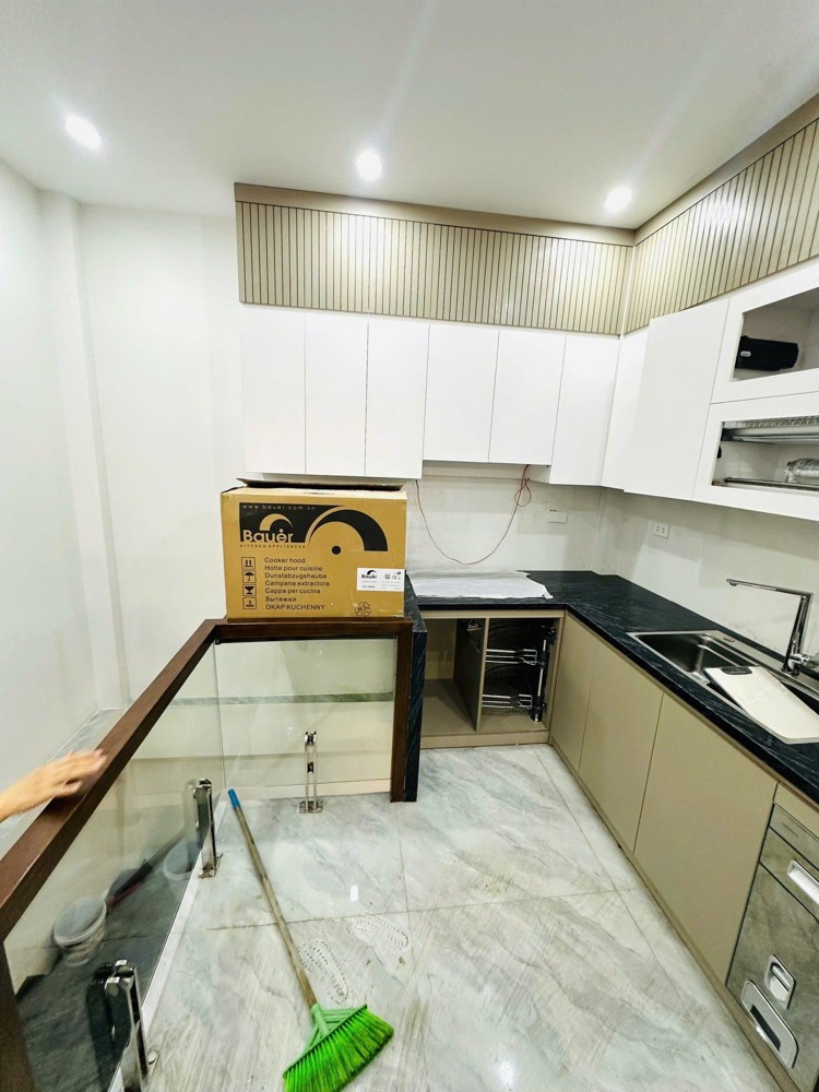 Bán nhà Lạc Long Quân 41m Ô tô vào nhà view hồ kinh doanh Giá ngon