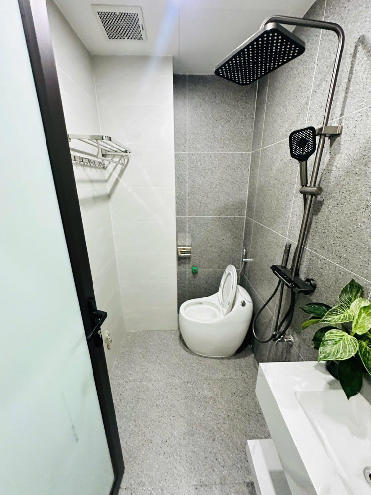 Bán nhà Lạc Long Quân 41m Ô tô vào nhà view hồ kinh doanh Giá ngon