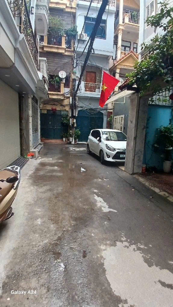 Bán Nhà Lạc Long Quân phân lô oto 7 chỗ vào nhà, 6 tầng, thang máy vì vù, đường vào nhà 5.5m vị trí
