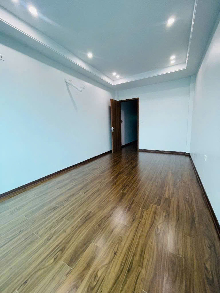 Bán Nhà Lạc Long Quân phân lô oto 7 chỗ vào nhà, 6 tầng, thang máy vì vù, đường vào nhà 5.5m vị trí