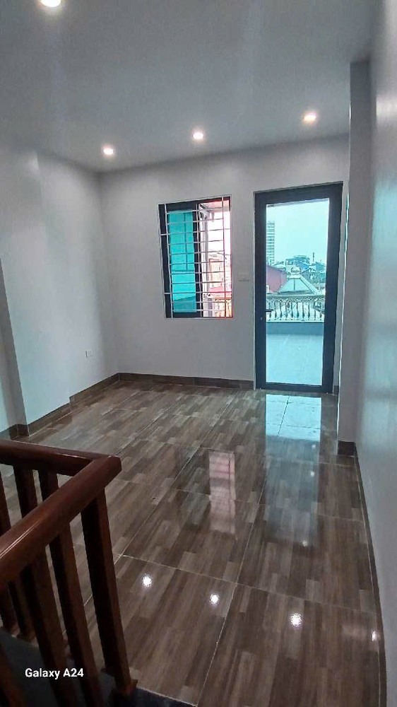 Bán Nhà Lạc Long Quân phân lô oto 7 chỗ vào nhà, 6 tầng, thang máy vì vù, đường vào nhà 5.5m vị trí