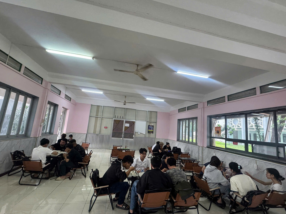 GẤP - MÌNH CẦN SANG LẠI CĂN TIN TRƯỜNG Ở THỦ ĐỨC