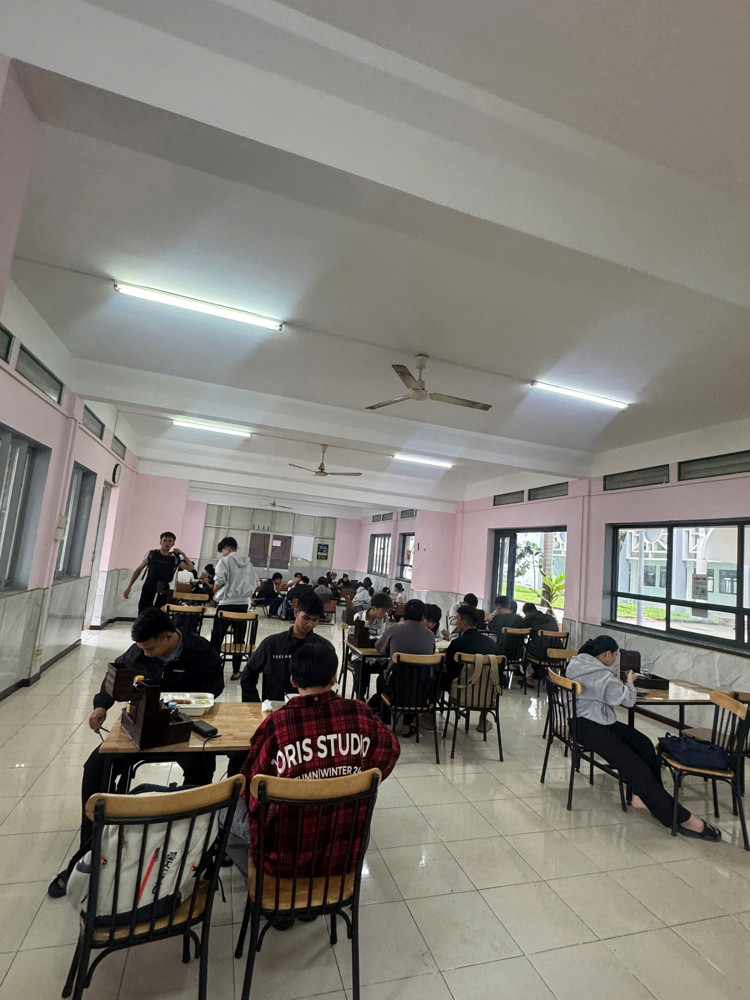 GẤP - MÌNH CẦN SANG LẠI CĂN TIN TRƯỜNG Ở THỦ ĐỨC