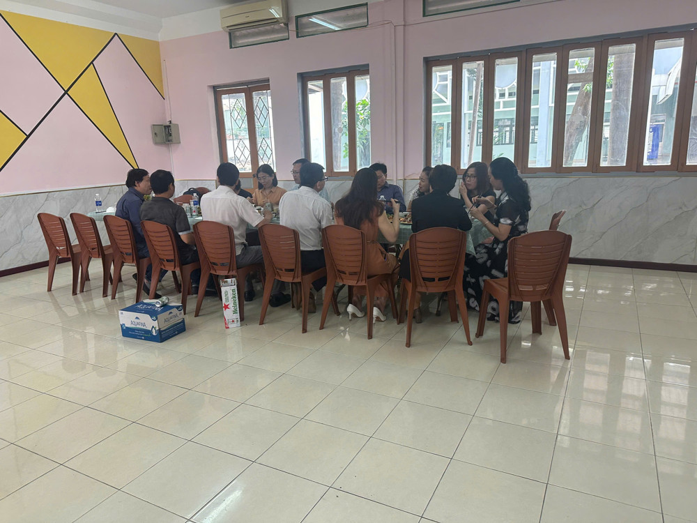 GẤP - MÌNH CẦN SANG LẠI CĂN TIN TRƯỜNG Ở THỦ ĐỨC