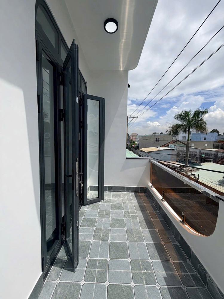 Bán nhà 1 Trệt 1 Lầu 82m²,đường 2 ô tô thông thoáng,gần Trường Trần Văn Ơn