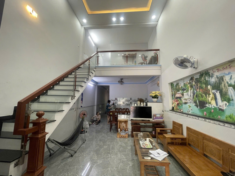 Bán nhà 1 Trệt 1 Lầu lửng Dĩ An,đường nhựa 10M thông,Kinh Doanh tốt