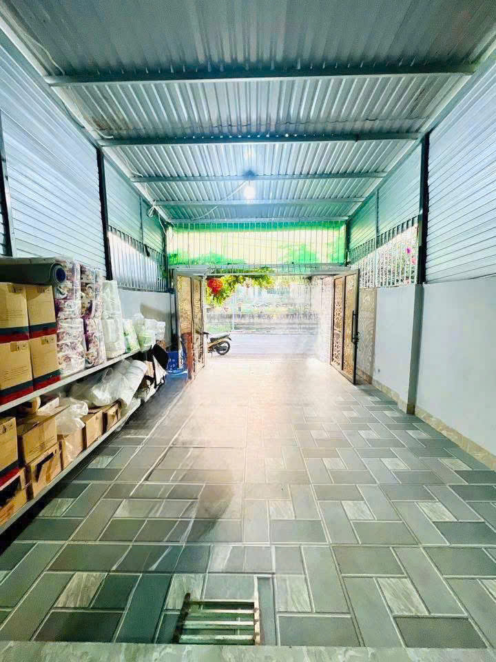 Bán nhà 1 Trệt 1 Lầu lửng Dĩ An,đường nhựa 10M thông,Kinh Doanh tốt