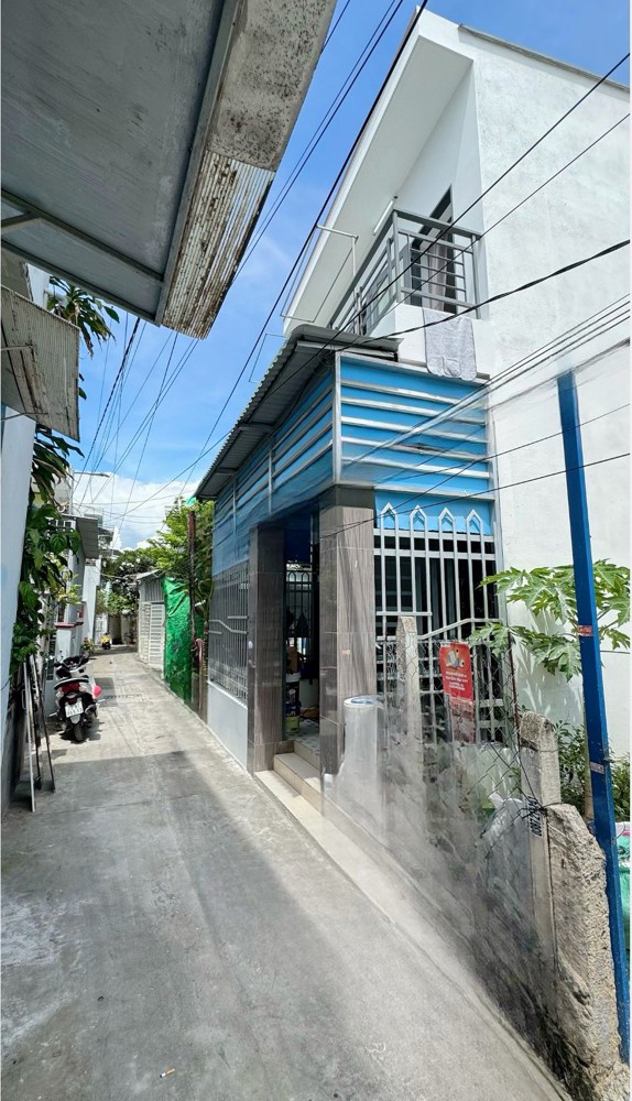 BÁN NHÀ ĐẸP TTTP 2 TẦNG MÊ ĐÚC KIÊN CỐ HẺM HƯƠNG LÔ NGỌC HIỆP P.TÂY NHA TRANG GIÁ 2ty590