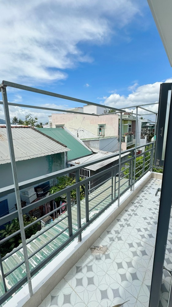 BÁN NHÀ ĐẸP TTTP 2 TẦNG MÊ ĐÚC KIÊN CỐ HẺM HƯƠNG LÔ NGỌC HIỆP P.TÂY NHA TRANG GIÁ 2ty590