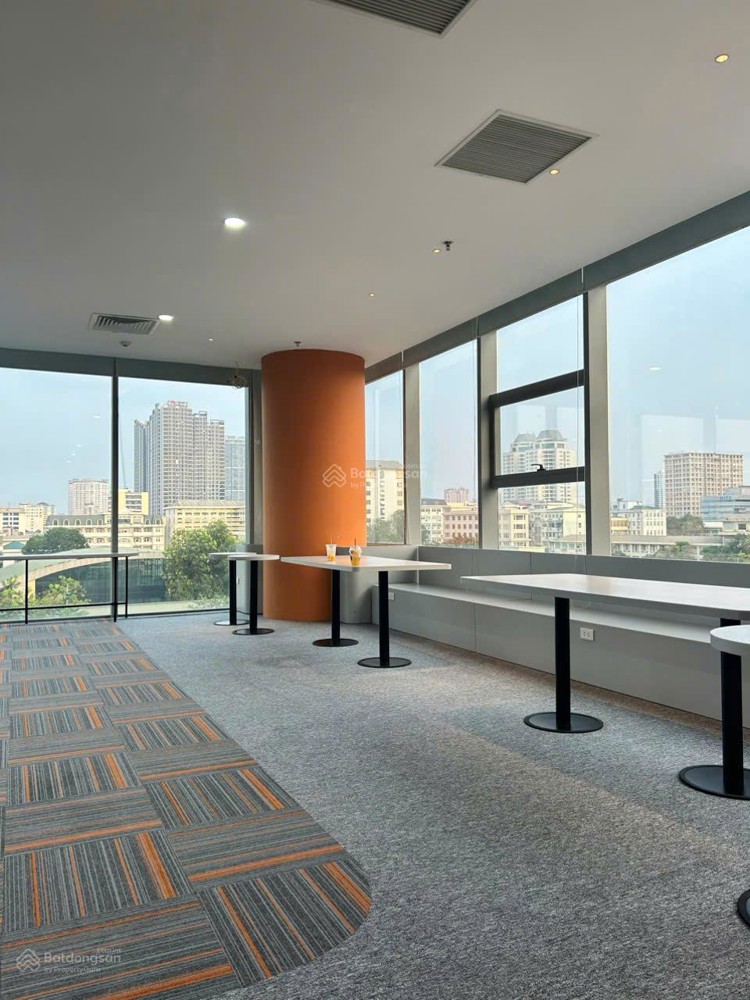 Bán sàn văn phòng Nam Từ Liêm sổ đỏ trao tay 200m2, giá 52tr/m2