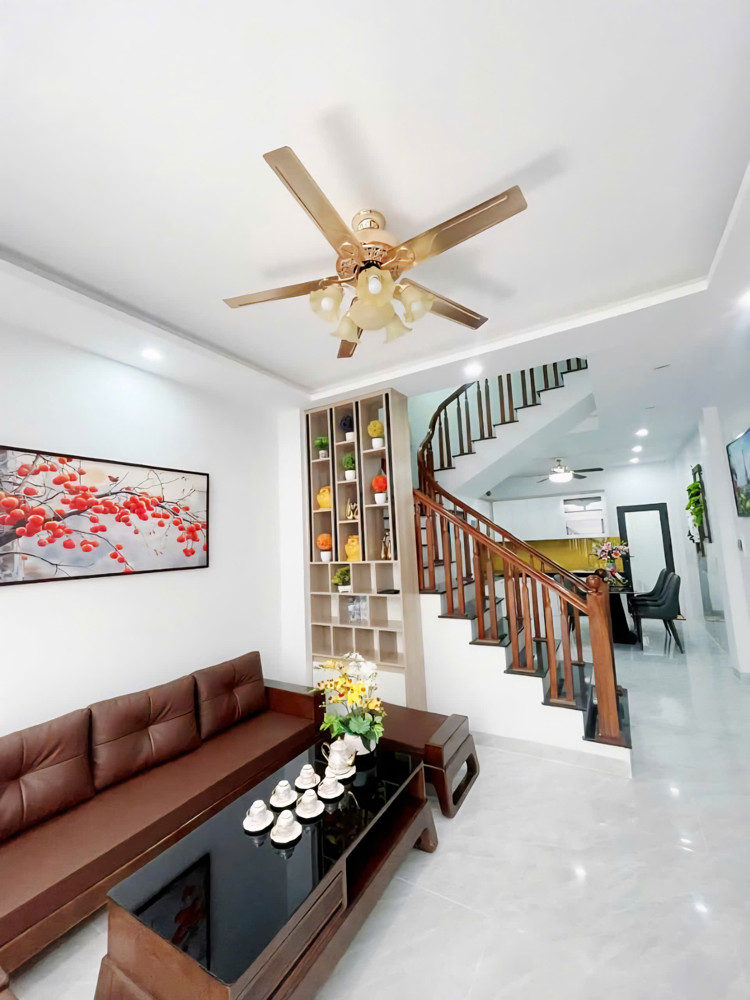 Bán nhà Hoàng Hoa Thám ngõ ô tô thông, gần phố, 44m² x 5 tầng hơn 14 tỷ