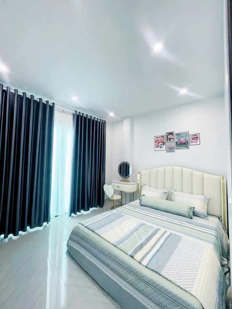 Bán nhà Hoàng Hoa Thám ngõ ô tô thông, gần phố, 44m² x 5 tầng hơn 14 tỷ