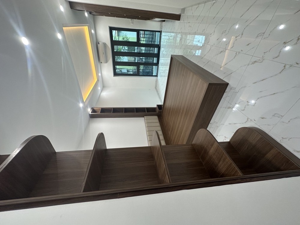 BÁN NHÀ NGỌC THUỴ LONG BIÊN, NGÕ THÔNG, Ô CHỜ THANG MÁY, DÂN XÂY, 70M NHỈNH10 TỶ (TL)