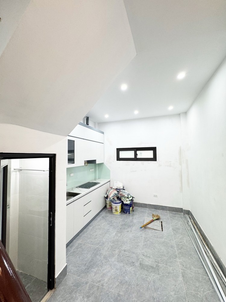 BÁN NHÀ KẺ TẠNH LONG BIÊN, MỚI TINH- FULL NỘI THẤT-32M NHỈNH 6 TỶ(TL)