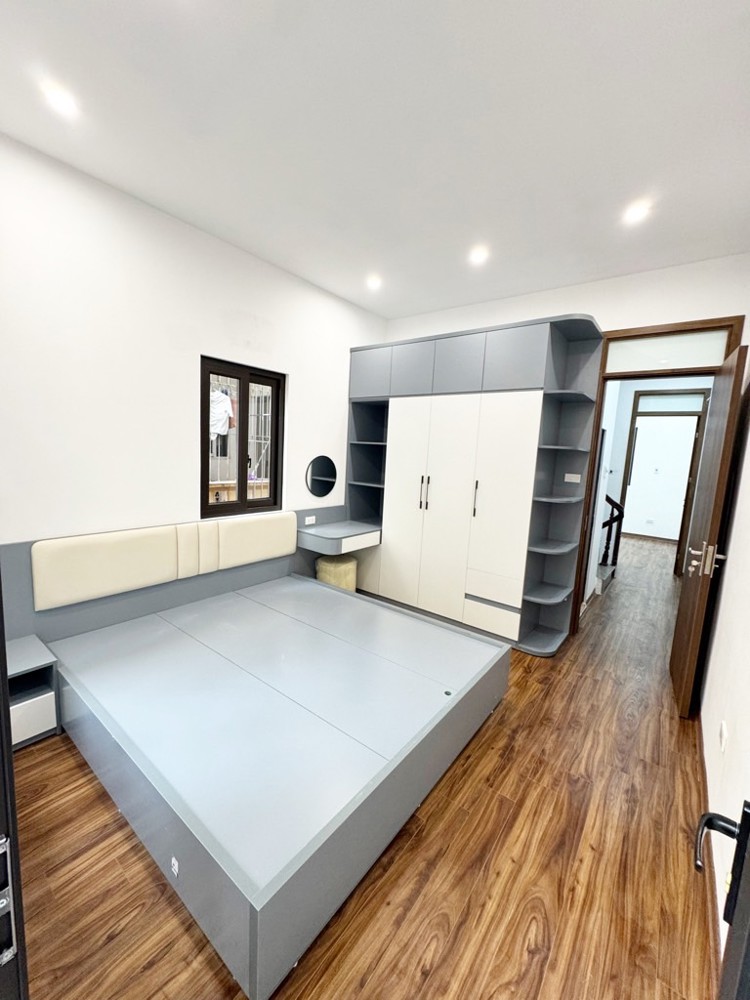 BÁN NHÀ KẺ TẠNH LONG BIÊN, MỚI TINH- FULL NỘI THẤT-32M NHỈNH 6 TỶ(TL)