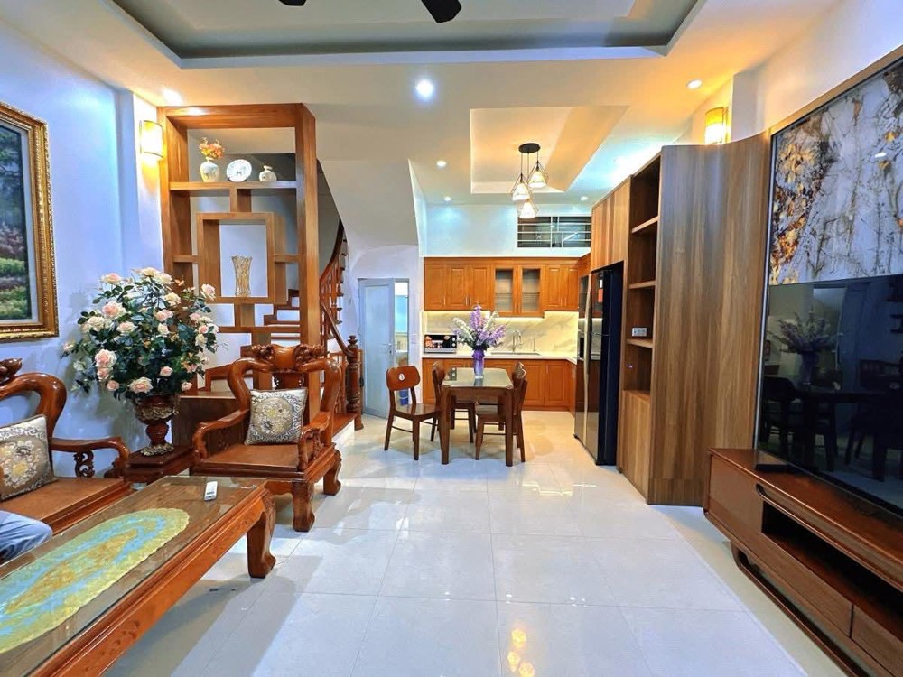 Bán nhà ngõ 132 cầu giấy 59m x5 tầng giá 15,5 tỷ ,cách ô tô 20m
