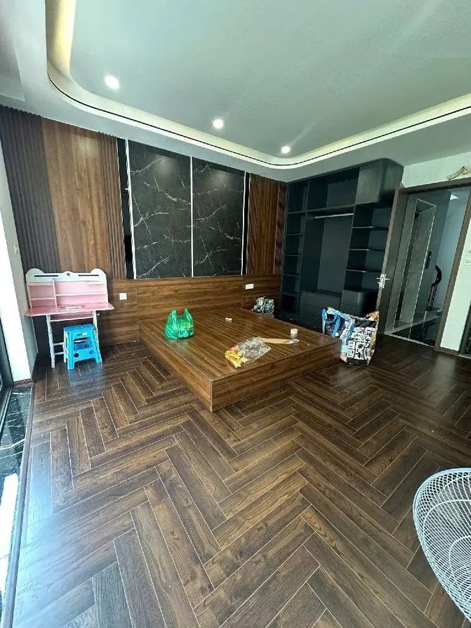 SIÊU PHẨM 6 TẦNG Phố Nguyễn Sơn 37/41M2, MẶT TIỀN  3.9M,14.8 tỷ Long Biên Hà Nội.Ô TÔ VÀO NHÀ