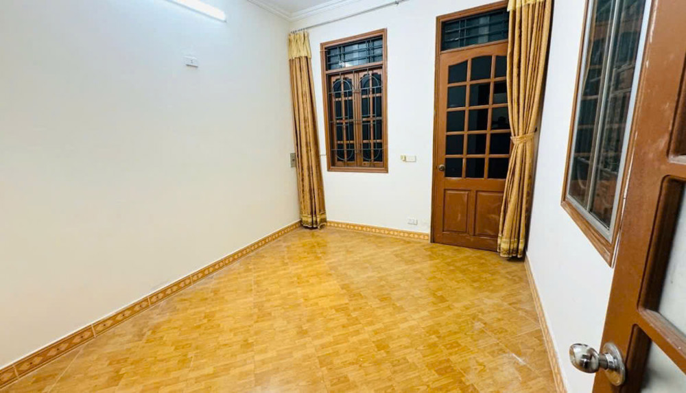 Bán nhà Vũ tông Phan 3,5 tỷ nhà 3 tầng - Lô góc 30m ra mặt phố
