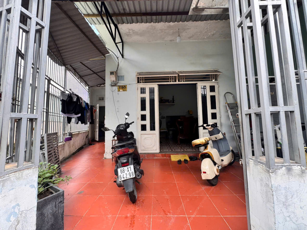 Bán nhà Đông Hòa 92m²,SHR đường 2 xe hơi,cách BigC Go Dĩ An 800m