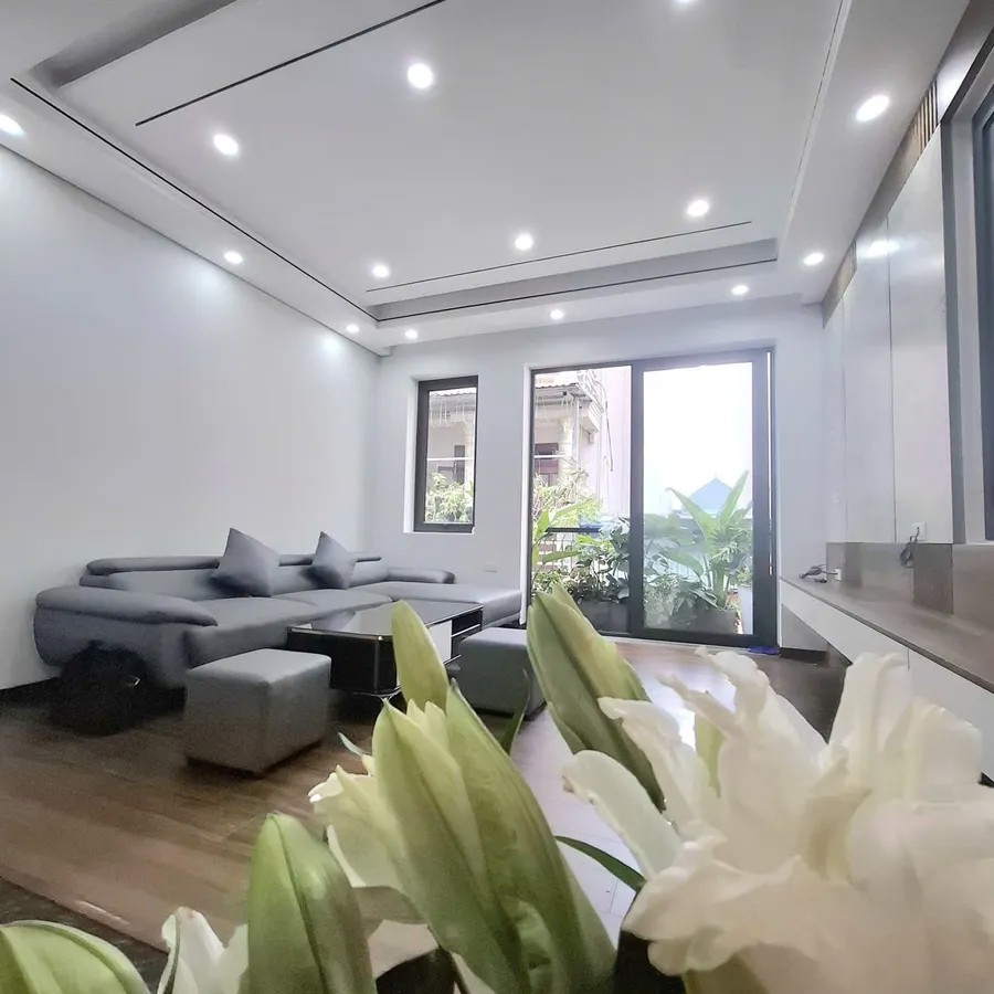 NHÀ MỚI Ô TÔ QUA Vũ Đình Tụng 30m2 X 6 Tầng X 7.95 Tỷ Long Biên Hà Nội