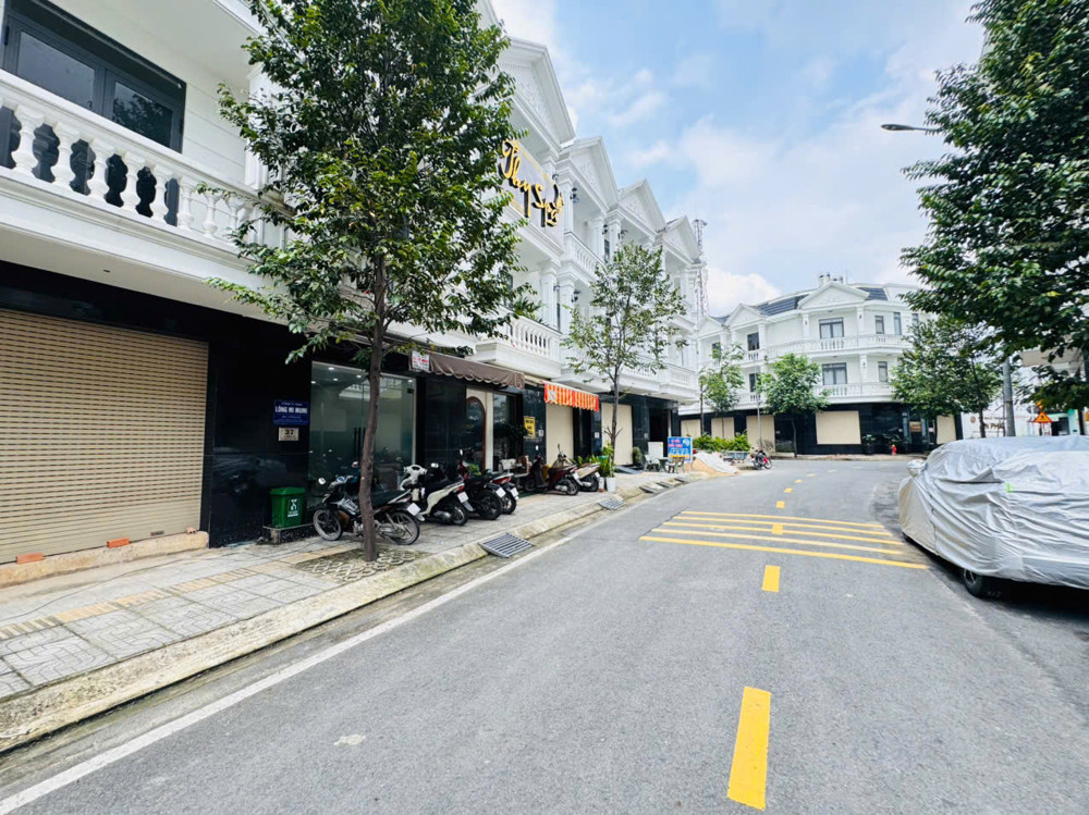 BÁN NHÀ 2 MẶT TIỀN – XE HƠI TRƯỚC SAU – KDC LÁI THIÊU – 3 TẦNG HOÀN CÔNG – 70M² – 6.5 TỶ