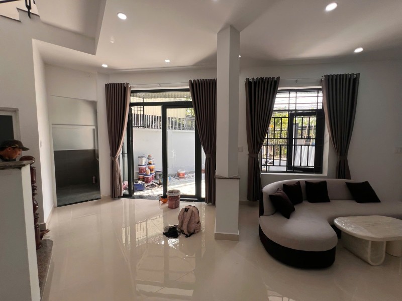 Bán nhà  đường Số 11, Q.9, Tăng Nhơn Phú B. DT 110m2, 2 tầng, 3PN. Sổ hồng, giá 7.35  tỷ