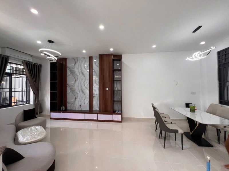 Bán nhà  đường Số 11, Q.9, Tăng Nhơn Phú B. DT 110m2, 2 tầng, 3PN. Sổ hồng, giá 7.35  tỷ