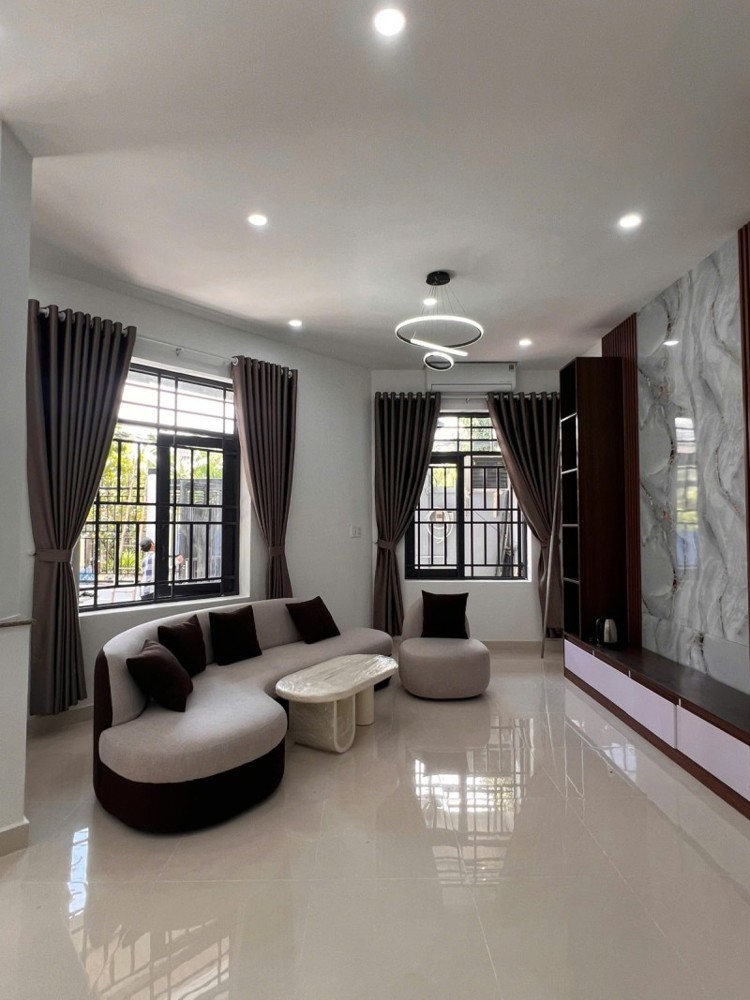 Bán nhà  đường Số 11, Q.9, Tăng Nhơn Phú B. DT 110m2, 2 tầng, 3PN. Sổ hồng, giá 7.35  tỷ