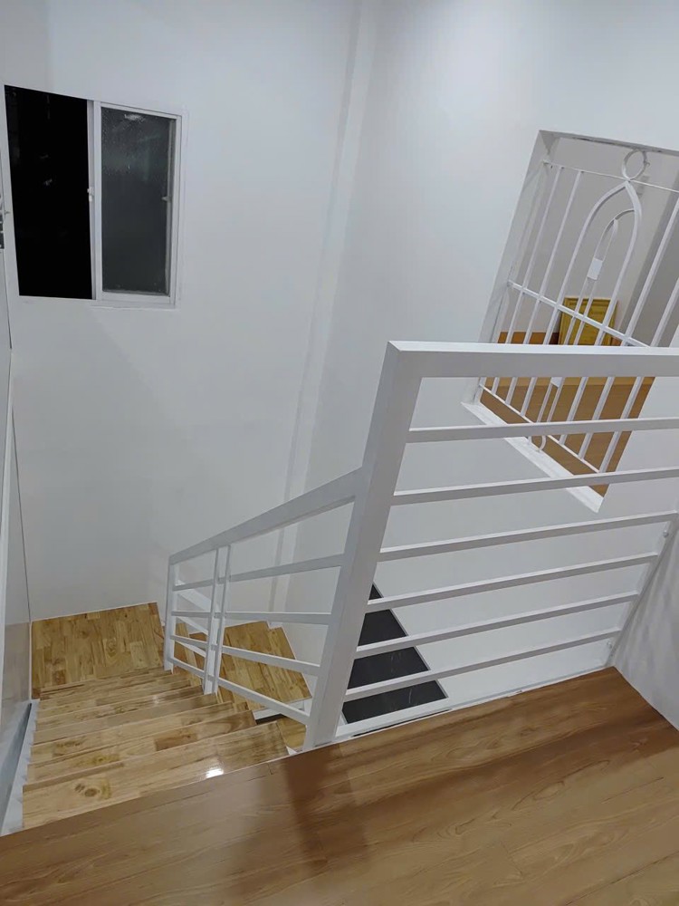 BÁN NHÀ CĂN GÓC 2 TẦNG HẺM PHƯỚC LONG GIÁ 2ty450