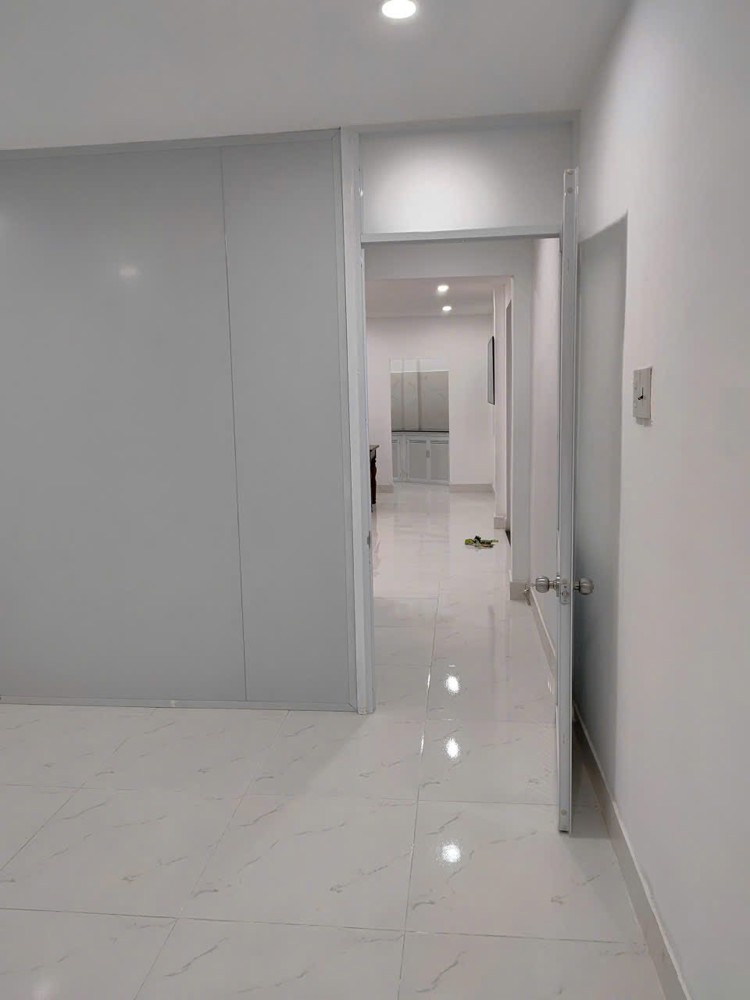 BÁN NHÀ CĂN GÓC 2 TẦNG HẺM PHƯỚC LONG GIÁ 2ty450
