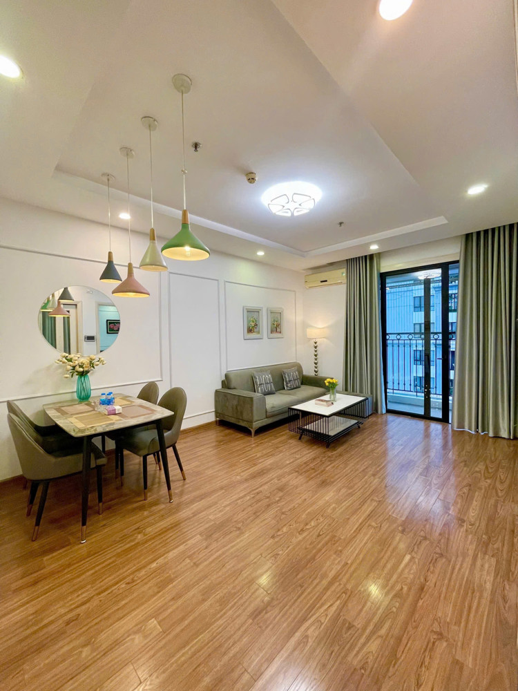 Chính chủ bán căn 2PN diện tích 76m2 ban công nam view thoáng đẹp nhà mới như ảnh giá bán 9 tỷ tai