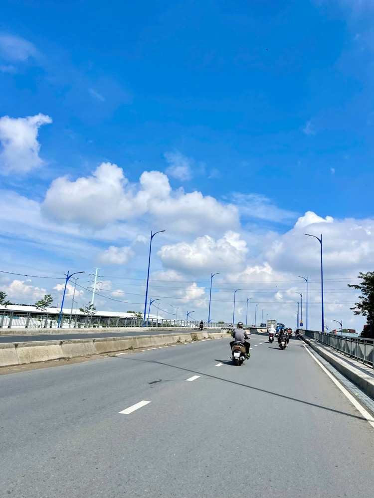 Nhà 4 tầng, 1 xẹt Đỗ Xuân Hợp, Phước Long B (Q9 cũ), đối diện chợ, 4 phòng ngủ, nhỉnh 5 tỷ
