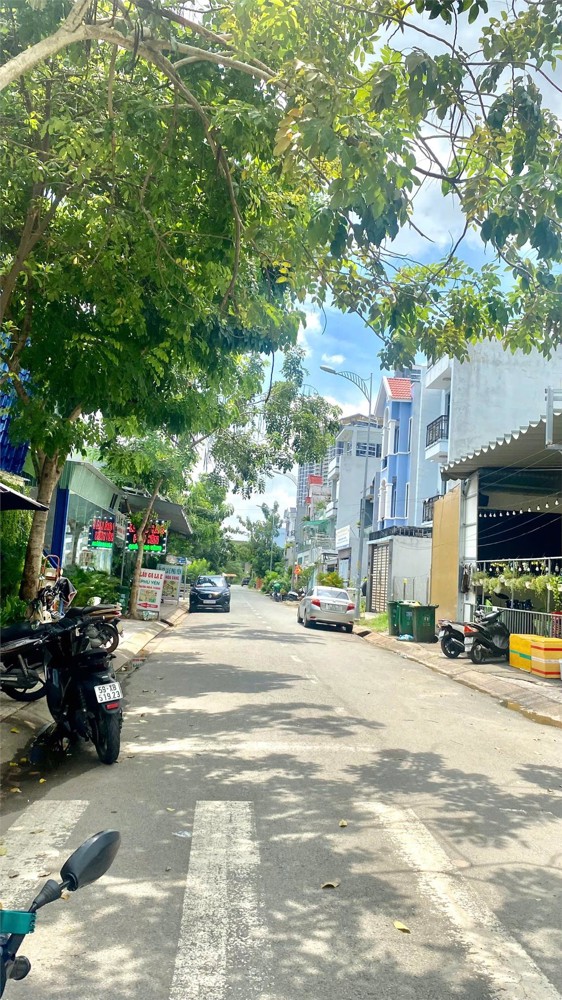 BÁN ĐÁT ĐƯỜNG 11A PHƯỜNG LONG BÌNH KẾ VINOMES Q9 - HẺM XE TẢI VÀO TỚI NƠI - GIÁ TỐT NHẤT KHU VỰC 
