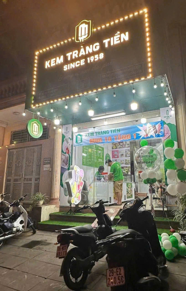 CHÍNH CHỦ SANG NHƯỢNG CỬA HÀNG KEM TRÀNG TIỀN – MẶT PHỐ TRUNG KÍNH, ĐÔNG KHÁCH ỔN ĐỊNH