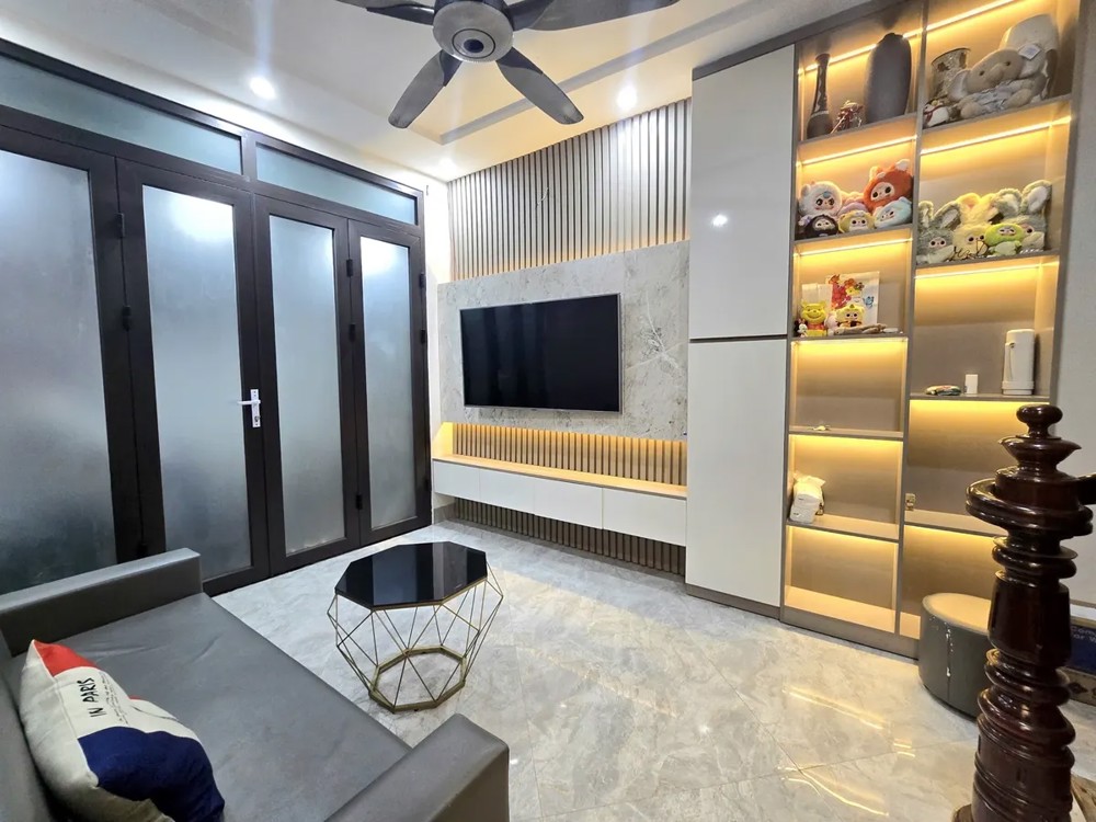Bán Nhà Ngõ Thịnh Hào2. 25m2. 5 tầng. mặt tiền 3.2m. giá 8.35 Tỷ Đống Đa Hà Nội