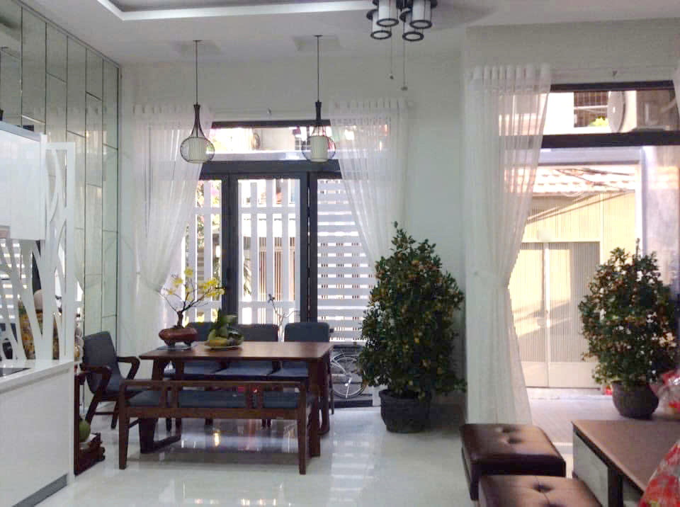 Nhà HXH Âu Dương Lân 2 lầu, sân thượng full nội thất