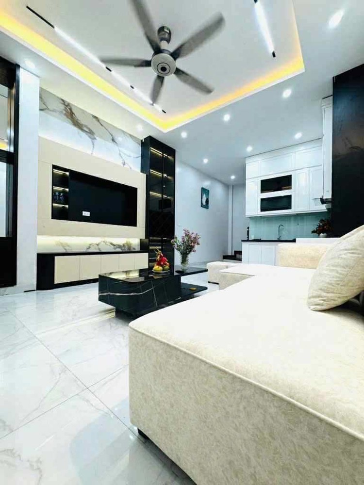 Bán nhà Đông Ngạc 42m2, 5 tầng đẹp, ngõ rộng ô tô tránh, giá 6.8 tỷ